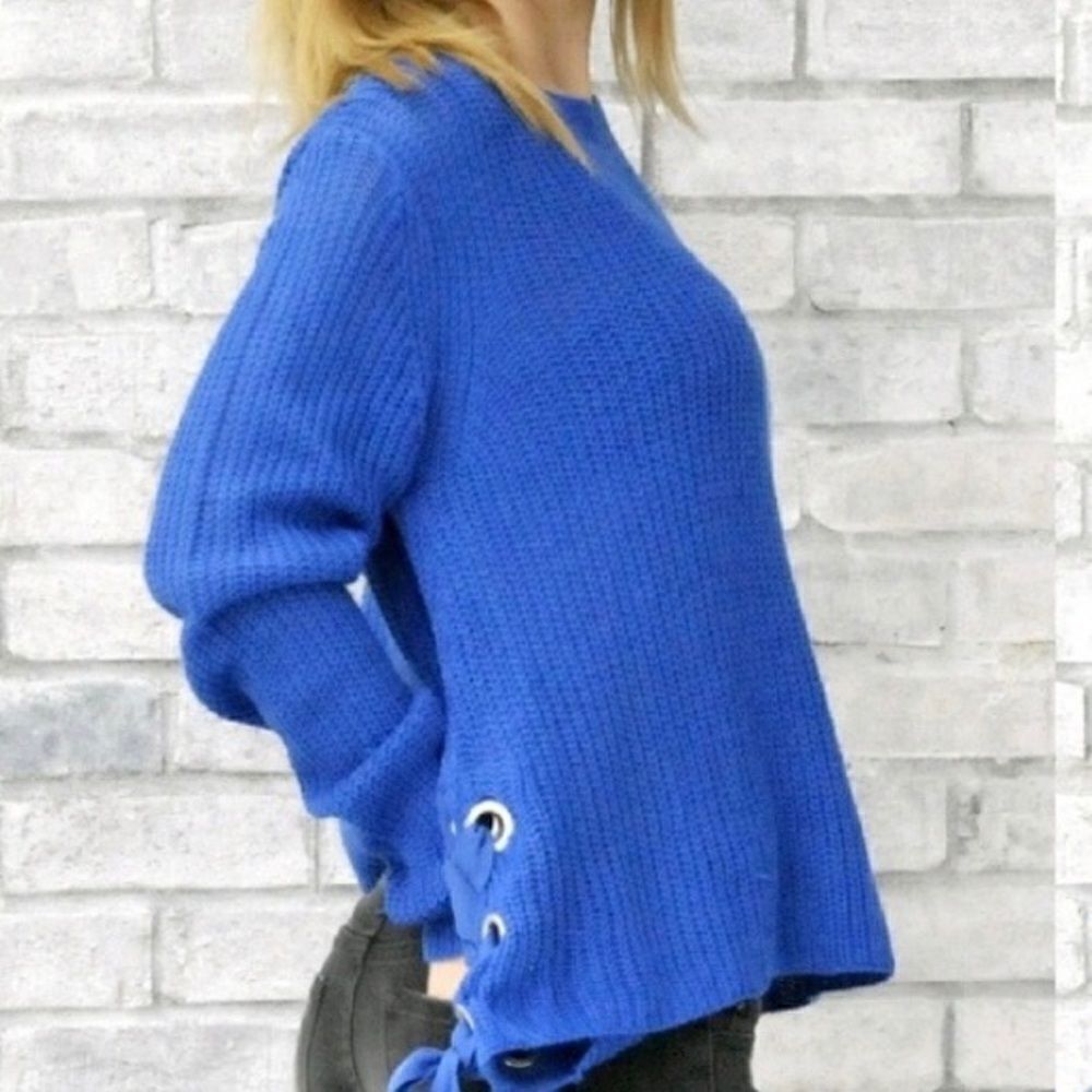 Side Lacing Sweater - Picture 5 of 10